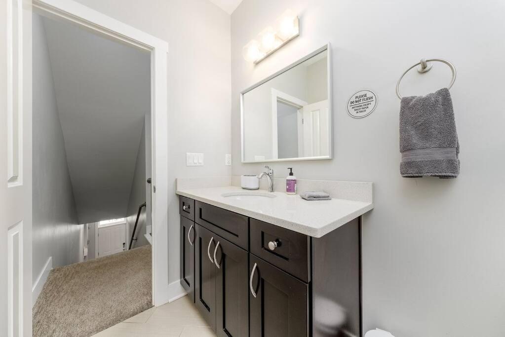 4 Bedroom 3 Bath Sleeps 10 Pet Friendly Private Backyard, 2 Car Garage, City Views, Close To All Stadiums And Casino Πίτσμπουργκ Εξωτερικό φωτογραφία