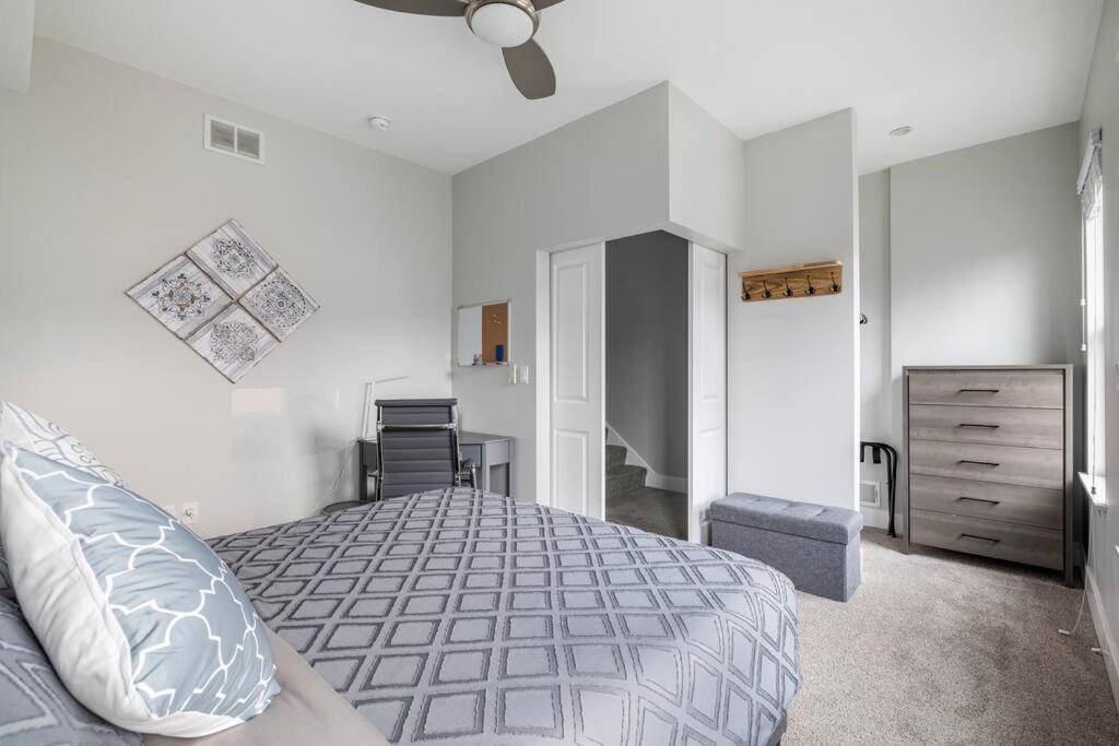 4 Bedroom 3 Bath Sleeps 10 Pet Friendly Private Backyard, 2 Car Garage, City Views, Close To All Stadiums And Casino Πίτσμπουργκ Εξωτερικό φωτογραφία