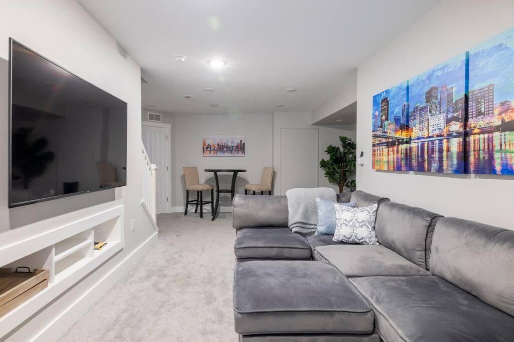 4 Bedroom 3 Bath Sleeps 10 Pet Friendly Private Backyard, 2 Car Garage, City Views, Close To All Stadiums And Casino Πίτσμπουργκ Εξωτερικό φωτογραφία