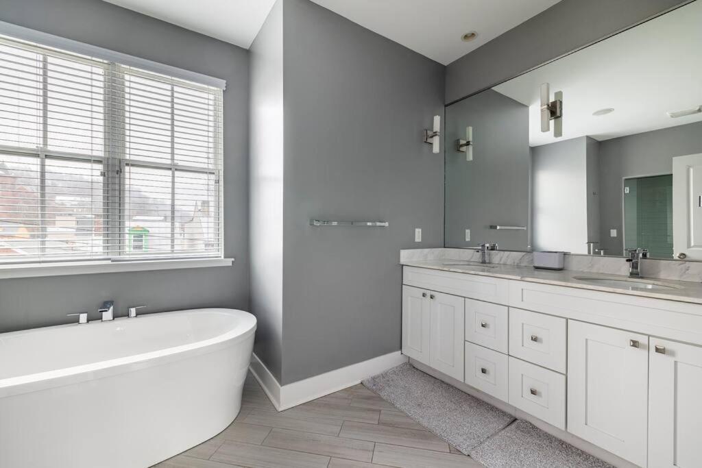 4 Bedroom 3 Bath Sleeps 10 Pet Friendly Private Backyard, 2 Car Garage, City Views, Close To All Stadiums And Casino Πίτσμπουργκ Εξωτερικό φωτογραφία
