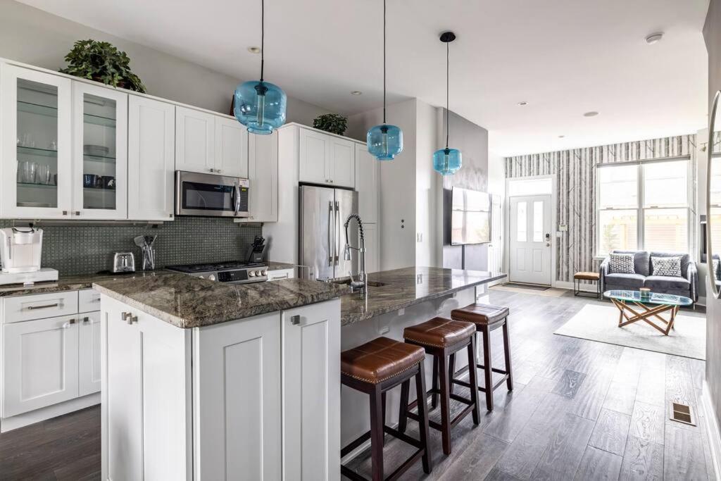 4 Bedroom 3 Bath Sleeps 10 Pet Friendly Private Backyard, 2 Car Garage, City Views, Close To All Stadiums And Casino Πίτσμπουργκ Εξωτερικό φωτογραφία